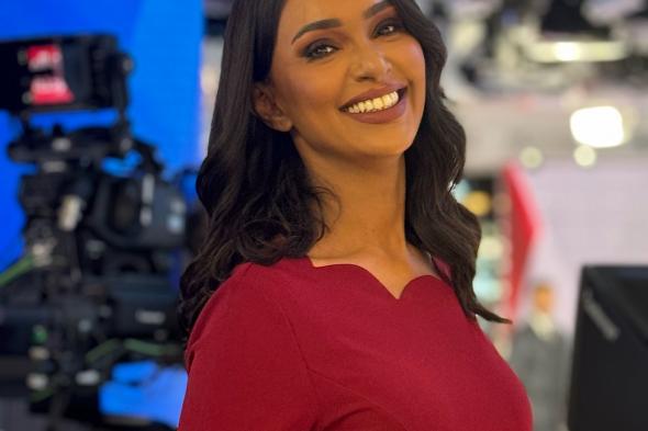 بالصورة.. المذيعة السودانية الحسناء سالي عثمان تسخر من خطاب حميدتي: “كان غلبك سدّها و سّع قدّها”