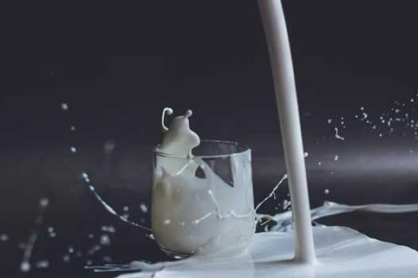 شرب الحليب بعد ممارسة الرياضة قد يحمي العظام من الكسور ويعزز قوة العضلات