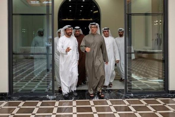 منصور بن زايد يزور ساحة الخيل في نادي أبوظبي للفروسية
