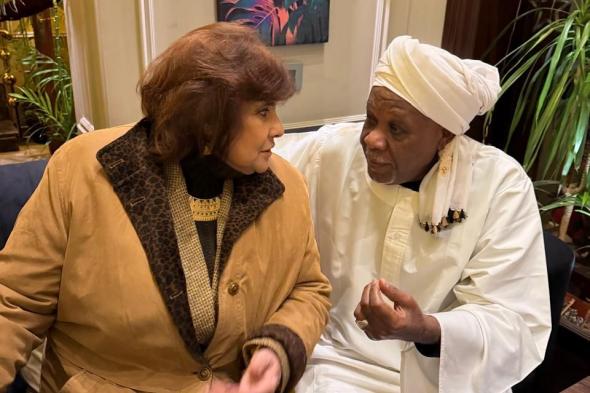 شاهد بالصورة.. لقطة من نقاش سياسي رياضي بين المعلق السوداني الرشيد بدوي عبيد والصحفية المصرية أماني الطويل تثير اهتمام الجمهور