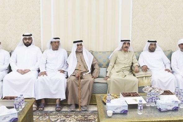 حاكم أم القيوين يقدم واجب العزاء في وفاة جابر سيف بن بدر العليلي