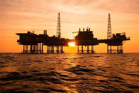 النفط يتحول للارتفاع مع استمرار اضطرابات الإمدادات في الشرق الأوسط