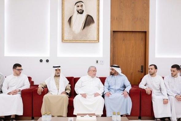 سيف بن زايد ونهيان بن مبارك يعزيان في وفاة آلاء نادر مشتهى