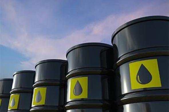 تراجع النفط مع تحركات أمريكية لزيادة الإمدادات وفتح مضيق هرمز