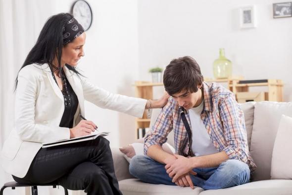 شاهد بالفيديو.. رجل سوداني: (زوجتي الأولى فاجأتني بأقامة علاقة صداقة قوية بزوجتي الجديدة وفي الآخر اتفقوا علي)