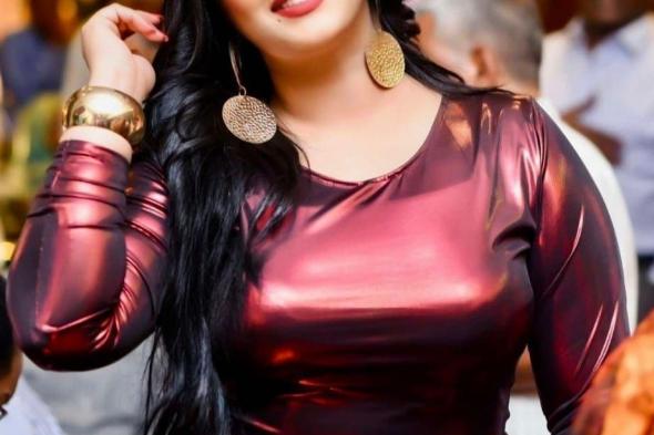 شاهد بالفيديو.. حسناء الفن السوداني تقود سيارتها وسط الأمطار بشوارع القاهرة وتعبر عن إعجابها بالأجواء الجميلة: (يا سلام)