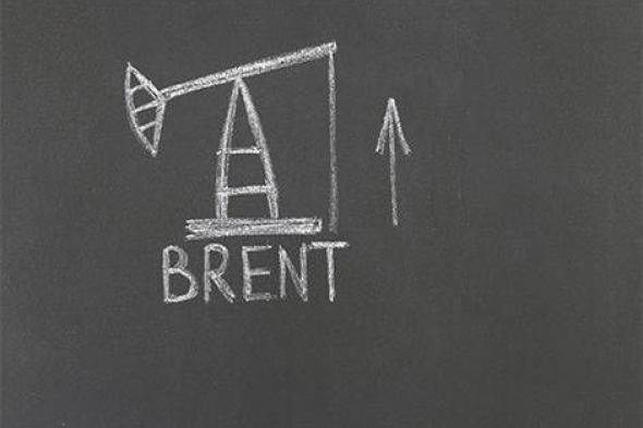 خام برنت يقفز بحوالي 6% معوضاً خسائر الجلسة السابقة