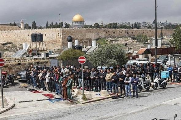 إسرائيل تمنع الصلاة في المسجد الأقصى