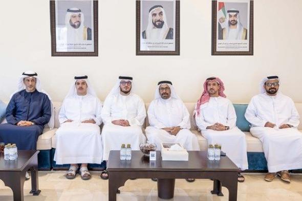 خليفة شاهين وسعيد الهاجري ينقلان تعازي عبدالله بن زايد في وفاة الشهيد محمد أزنيبلة