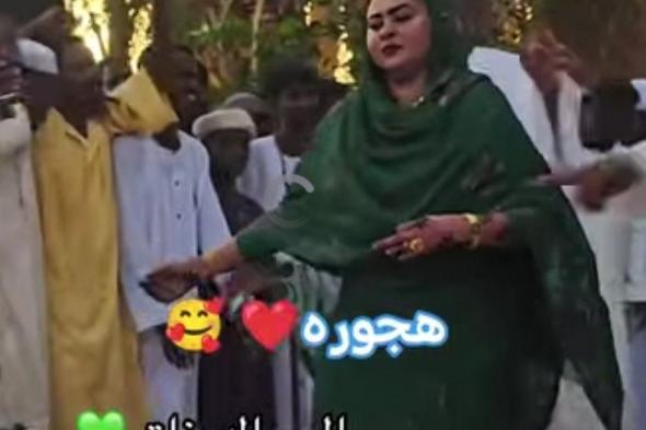 شاهد بالصورة والفيديو.. الراقصة الحسناء “هاجر” تشعل حفل طمبور بفاصل من الرقص الاستعراضي والجمهور يتفاعل معها بطريقة هستيرية