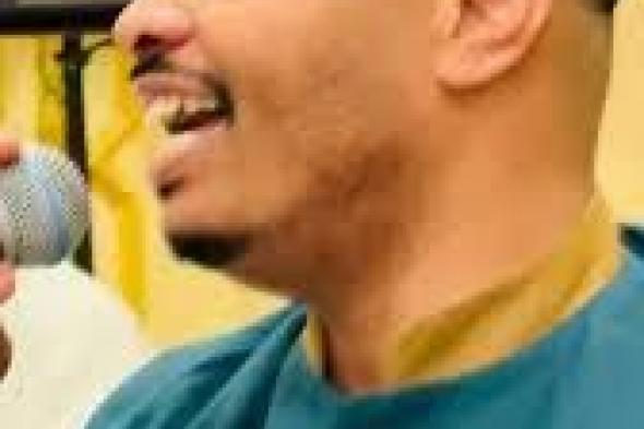 شاهد بالفيديو.. فنان “ربابة” سوداني يثير تفاعل الجمهور بعد ترديده أغنياته الشهيرة (صورة وصوت) في حفل حاشد بالسعودية