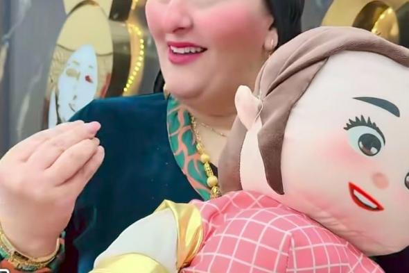 شاهد بالصورة والفيديو.. سيدة الأعمال المصرية الشهيرة “أميرة الذهب” تتفاعل مع الأغنية السودانية “الترند”: (أنا واحدة واقعية)