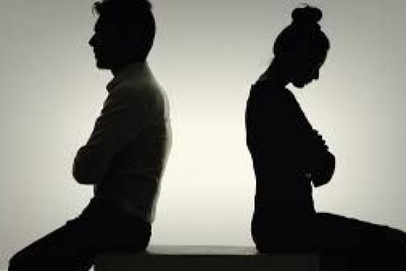 سوداني يسأل: (أنا مغترب وحصلت مشكلة بين زوجتي وزجة أخي واخوي اتصل علي قال لي طلقتها ليك هل الطلاق واقع؟)