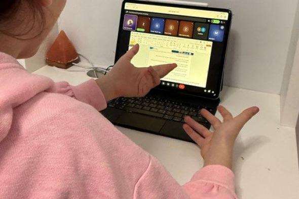 "التعليم والمعرفة بأبوظبي" تحدد سقفا لوقت الشاشة المتواصل ضمن نظام التعلم عن بُعد
