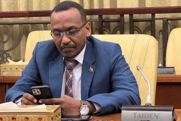 شاهد بالفيديو.. علاء الدين نقد يدخل في حالة بكاء هستيري في سرادق عزاء القيادي بحكومة “تأسيس” أسامة حسن