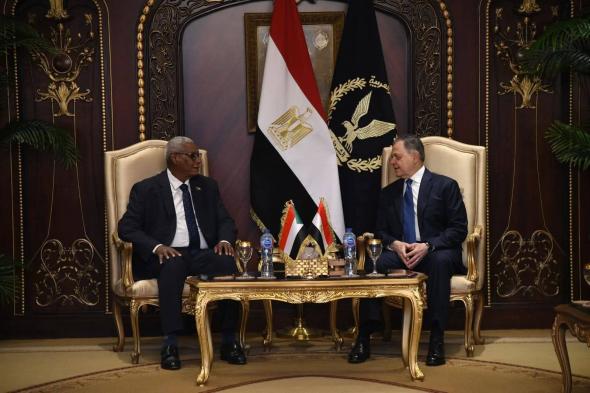 وزير الداخلية يبحث مع نظيره المصري تعزيز التعاون الأمني وتبادل الخبرات