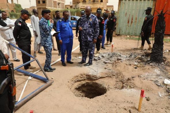 المدير العام لقوات الشرطة يتفقد مكان حادثة الإنفجار ببرى ويطمئن مواطنى المنطقة