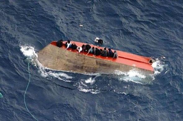 عشرات المفقودين بعد غرق قارب مهاجرين في "المتوسط"