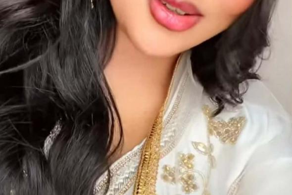 شاهد بالصورة والفيديو.. “بلوغر” سودانية حسناء تخطف الأضواء بجمالها الملفت