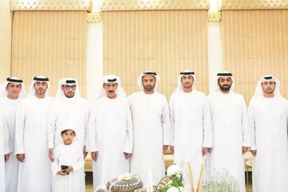 ولي عهد رأس الخيمة يحضر مأدبة غداء أقامها محمد سعيد الزعابي