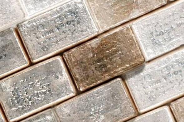 الفضة تتحرك صعوداً استناداً على تباطؤ الدولار الأمريكي