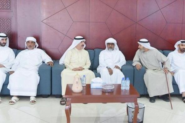 حاكم أم القيوين يقدم واجب العزاء في وفاة سلطان سعيد بن عسكور العليلي