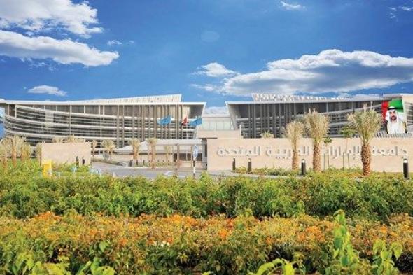 زكي نسيبة يفتتح معرض "مسيرة منذ 1976" لتوثيق 50 عاماً من ريادة جامعة الإمارات