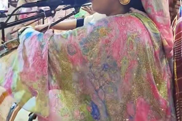 شاهد بالصورة والفيديو.. فنانة “دلوكة” صاعدة تخطف الأضواء وتسحب البساط من كبار المطربات