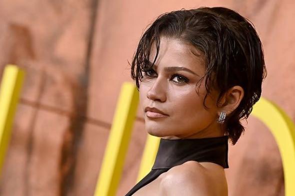 بالصور- تفصيل صغير أشعل مواقع التواصل.. ماذا تخفي زندايا لتوم هولاند؟