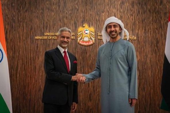 عبدالله بن زايد يستقبل وزير الشؤون الخارجية في الهند
