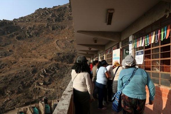 تأجيل نتائج انتخابات بيرو الرئاسية بعد تمديد التصويت