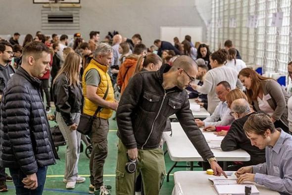 زلزال سياسي في المجر: المعارضة تكتسح الانتخابات وأوربان يقر بالهزيمة