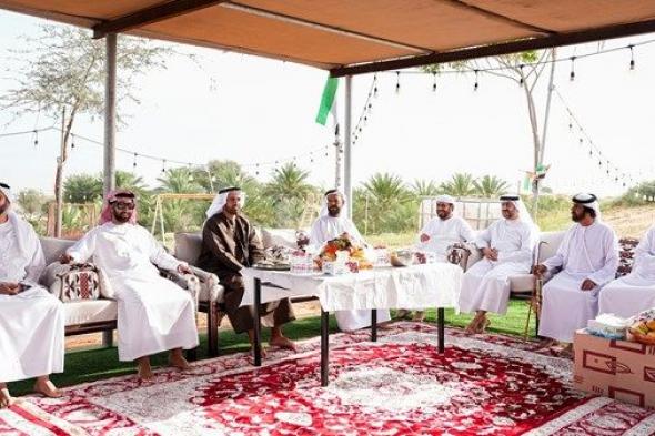 ولي عهد رأس الخيمة يزور حمد النعيمي في منطقة السوان