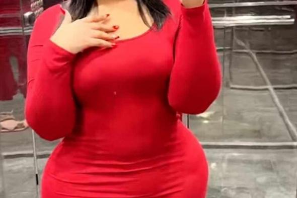 شاهد بالفيديو.. المودل الحسناء هديل إسماعيل تستعرض جمالها بإطلالة ساحرة وأزياء مثيرة على أنغام أغنية ندى القلعة “الترند”