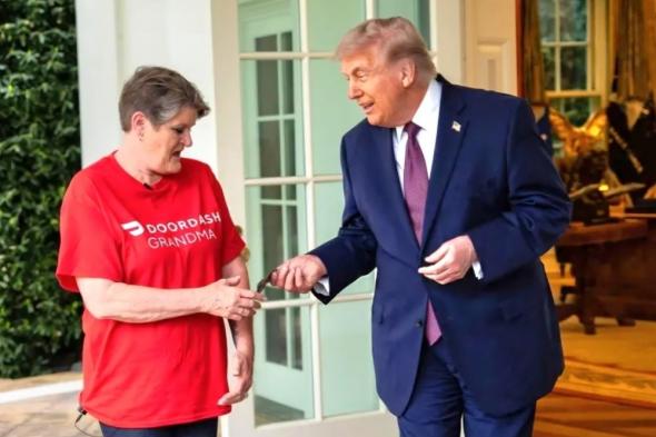 ترمب يوجه رسالة إلى طهران عبر عاملة توصيل