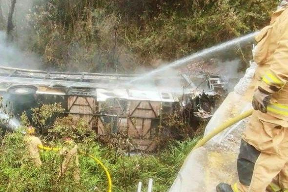 11 قتيلاً بسقوط حافلة في واد بالإكوادور