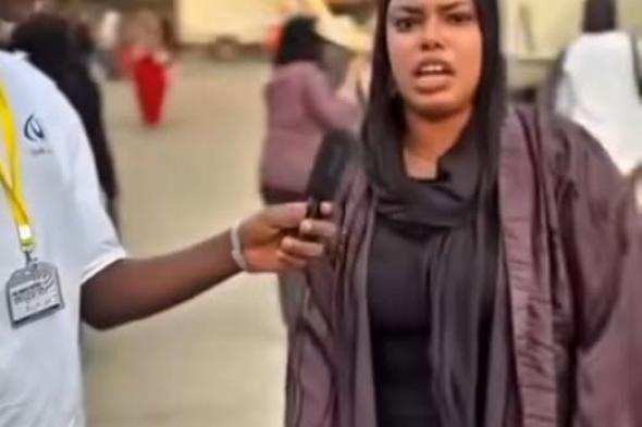 شاهد بالفيديو.. طالبة سودانية بالقاهرة تبكي من تشدد “المراقبات” في امتحانات الشهادة: (حسبي الله ونعم الوكيل فيهم شايلة بخرات ما قدرت أطلعهم)