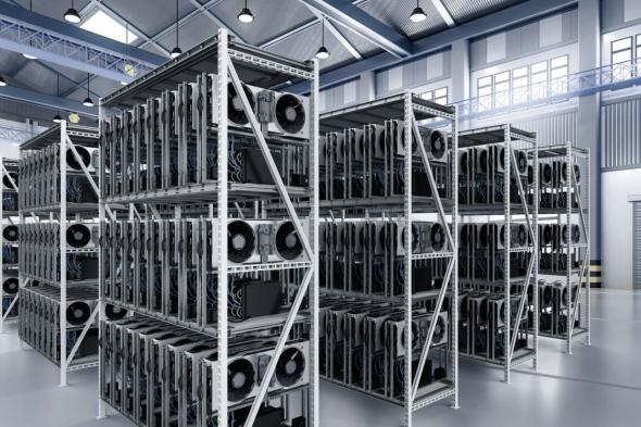 شركات تعدين البيتكوين تبيع ما تعدنه مدفوعة بضغط التكاليف رغم ارتفاع الأسعار: التفاصيل