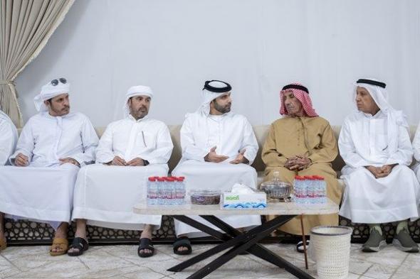 منصور بن محمد يقدم واجب العزاء في وفاة حسين الأحبابي