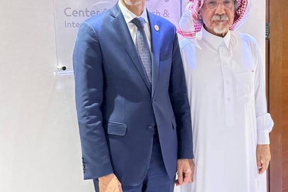 مدير عام الألكسو يزور مركز البحوث والتواصل المعرفي