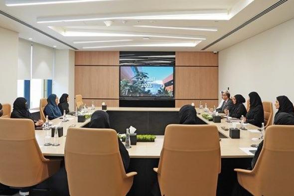 جميلة القاسمي تطلع على إنجازات مؤسسة الشارقة للتمكين الاجتماعي