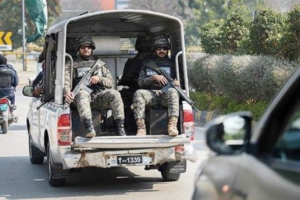 الجيش الباكستاني يقتل 13 مسلحاً قرب الحدود مع أفغانستان
