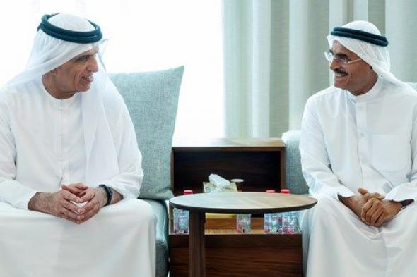 سعود بن صقر يقدم واجب العزاء في وفاة عبد العزيز بلحيف النعيمي