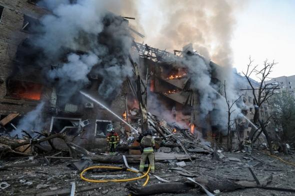 وضع متفجر في لبنان وسط اشتباكات بين إسرائيل وحزب الله