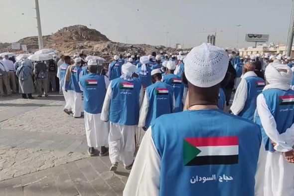 حجاج السودان يتضرعون بالدعاء لنصرة القوات المسلحة
