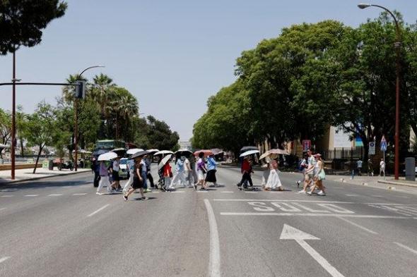 موجة حر تضرب فرنسا وتربك حركة القطارات والدراسة