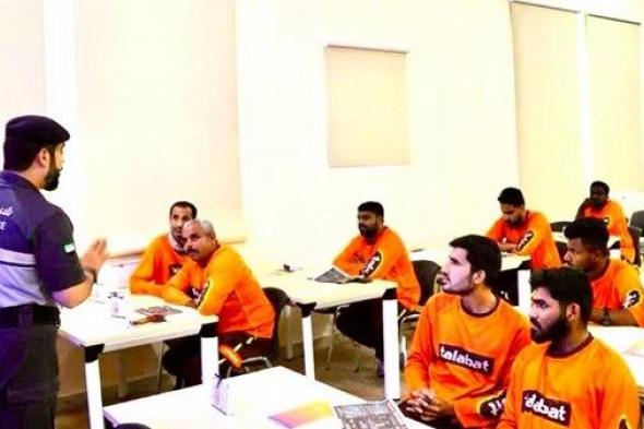 شرطة أبوظبي تنفذ ورشة توعوية لسائقي توصيل الطلبات بمنطقة الظفرة
