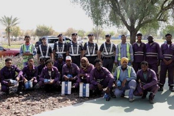 "شرطة أبوظبي" تنفذ مبادرة "صيف الخير للعمال"