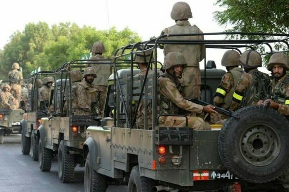 مقتل 15 شخصًا و12 إرهابيًا بهجوم على نقطة تفتيش في باكستان