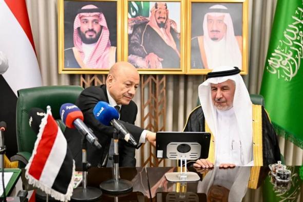 العليمي يزور مركز الملك سلمان للإغاثة ويشهد تدشين مشاريع إنسانية لليمن